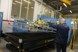 Naprava za laserski razrez (2)