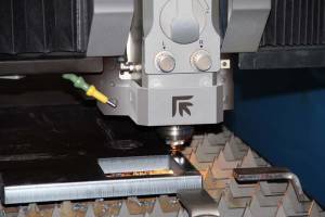 Naprava za laserski razrez (4)