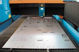 Postopek laserskega razreza